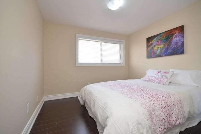 66 Fleetwood Cres, Townhouse with 3 bedrooms, 2 bathrooms and 1 parking in Brampton ON | Image 12