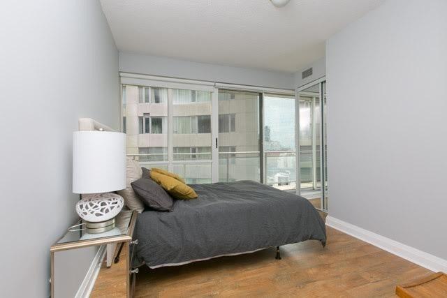 1906 - 220 Victoria St, Condo with 2 bedrooms, 2 bathrooms and 1 parking in Toronto ON | Image 5