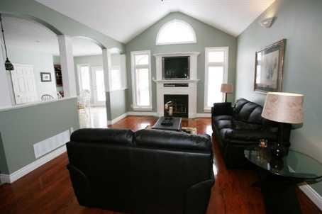 611 Given Rd, House detached with 3 bedrooms, 5 bathrooms and 15 parking in Oshawa ON | Image 2