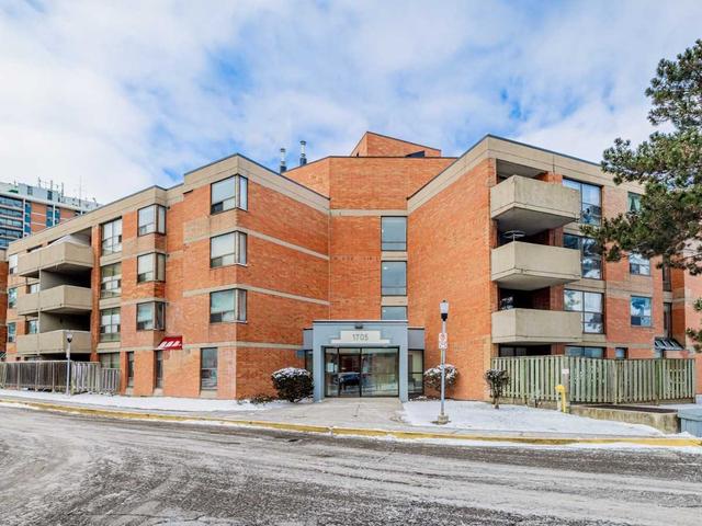 407 - 1705 Mccowan Rd, Condo with 3 bedrooms, 2 bathrooms and 2 parking in Toronto ON | Card Image