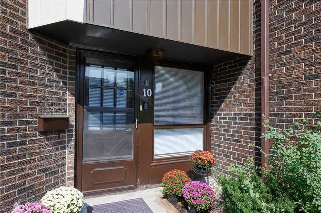 10 Lofty Hillway, Townhouse with 3 bedrooms, 3 bathrooms and 2 parking in Toronto ON | Image 1