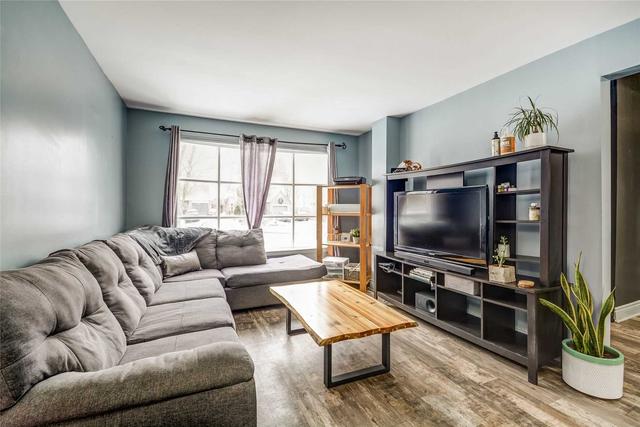 650 Percival Crt, House detached with 3 bedrooms, 3 bathrooms and 4 parking in Oshawa ON | Image 2