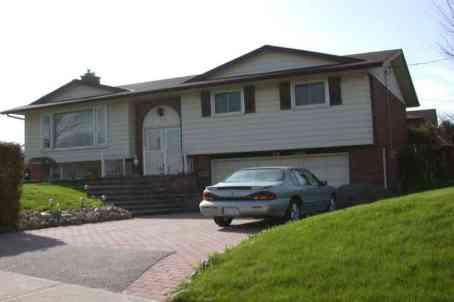 80 Applewood Ave, House detached with 3 bedrooms, 2 bathrooms and 2 parking in Whitby ON | Image 1