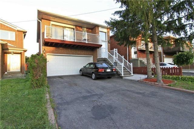 8 Trewartha Cres, House detached with 4 bedrooms, 3 bathrooms and 4 parking in Brampton ON | Image 1