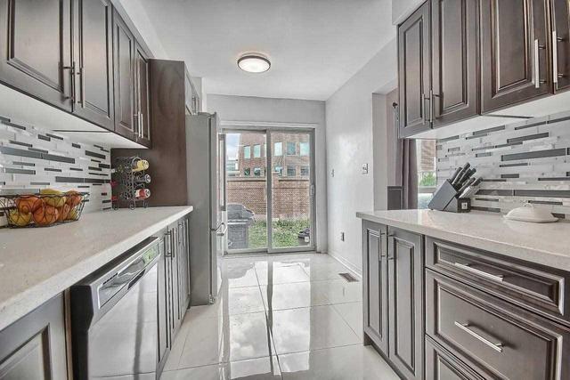 10 - 35 Malta Ave, Townhouse with 3 bedrooms, 4 bathrooms and 1 parking in Brampton ON | Image 7