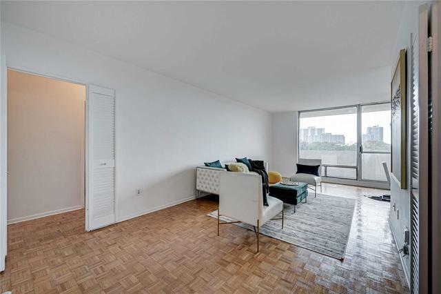 610 - 1 Massey Sq, Condo with 3 bedrooms, 2 bathrooms and 0 parking in Toronto ON | Image 2