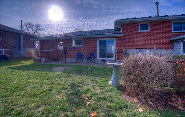 11 Woodland Dr, House detached with 3 bedrooms, 1 bathrooms and 4 parking in Cambridge ON | Image 25