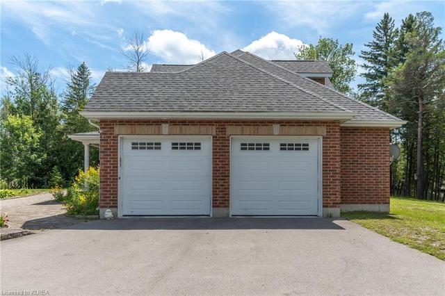 257 Lindsay Street S, House detached with 4 bedrooms, 4 bathrooms and 10 parking in Kawartha Lakes ON | Image 34