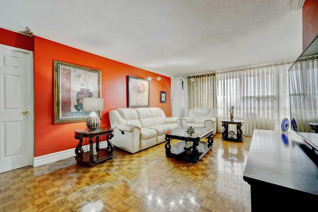 609 - 11 Wincott Dr, Condo with 3 bedrooms, 2 bathrooms and 1 parking in Toronto ON | Image 32
