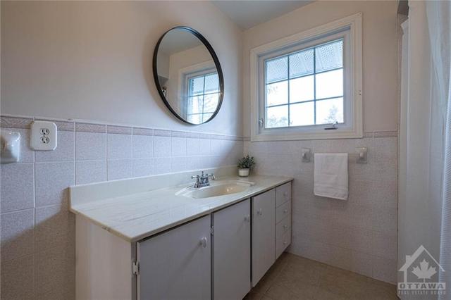 419 Kintyre Private, Townhouse with 3 bedrooms, 2 bathrooms and 1 parking in Ottawa ON | Image 19