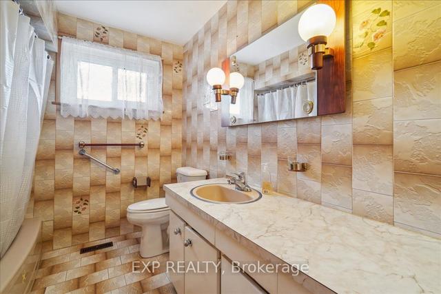 32 Killamarsh Dr, House detached with 3 bedrooms, 2 bathrooms and 3 parking in Toronto ON | Image 9