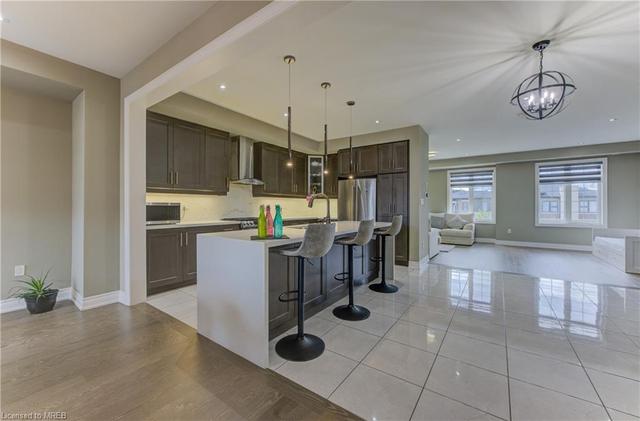 3077 Postridge Drive, House attached with 4 bedrooms, 3 bathrooms and 2 parking in Oakville ON | Image 3