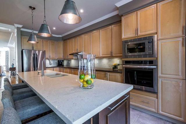111 Compass Way, Townhouse with 3 bedrooms, 3 bathrooms and 3 parking in Mississauga ON | Image 2