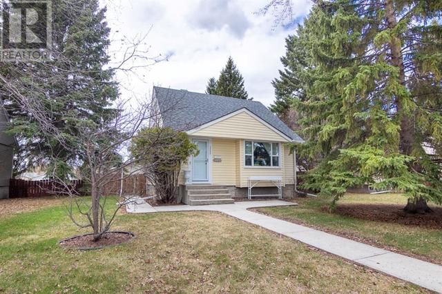 3646 41 Avenue, House detached with 2 bedrooms, 1 bathrooms and 4 parking in Red Deer AB | Card Image