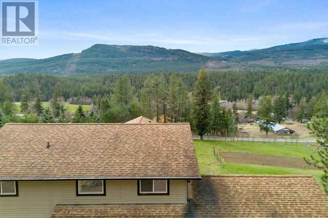 2457 Salmon River Road, House detached with 6 bedrooms, 3 bathrooms and 2 parking in Columbia Shuswap D BC | Image 9