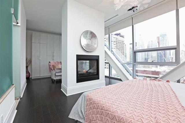 Ph1404 - 29 Queens Quay E, Condo with 4 bedrooms, 4 bathrooms and 2 parking in Toronto ON | Image 14