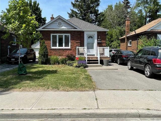 1934 Lawrence Ave W, House detached with 2 bedrooms, 2 bathrooms and 6 parking in Toronto ON | Image 1