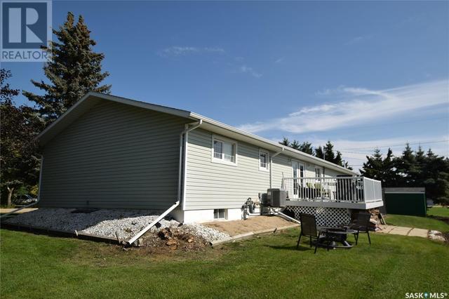 329 1st Avenue, House detached with 3 bedrooms, 3 bathrooms and null parking in St. Benedict SK | Image 6