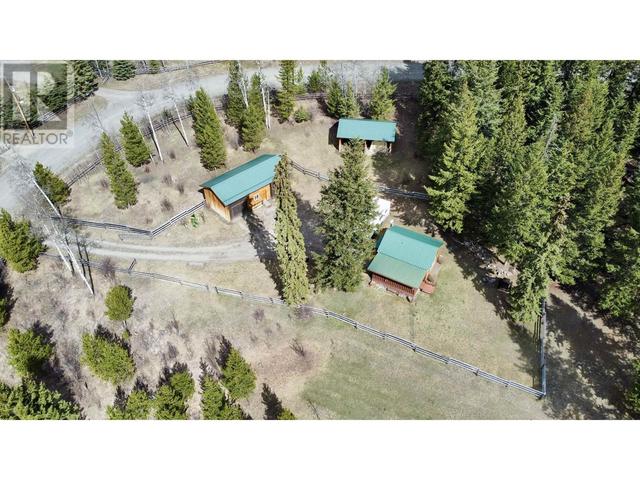 6389 Highland Crescent, House detached with 1 bedrooms, 1 bathrooms and null parking in Cariboo L BC | Image 1