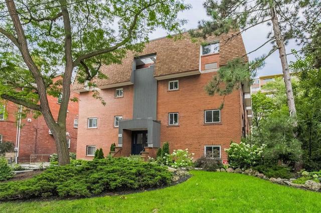 Th3 - 28 Admiral Rd, Condo with 3 bedrooms, 3 bathrooms and 1 parking in Toronto ON | Image 2