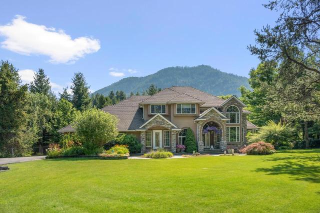 880 Waterloo Road, House detached with 5 bedrooms, 5 bathrooms and 10 parking in Central Kootenay J BC | Image 4