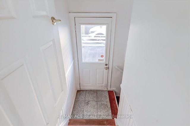 102 Foxridge Dr, House detached with 3 bedrooms, 2 bathrooms and 4 parking in Toronto ON | Image 10