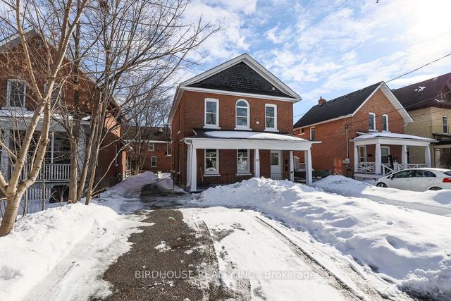 20 St. Lawrence St, House detached with 2 bedrooms, 1 bathrooms and 2 parking in Kawartha Lakes ON | Image 1