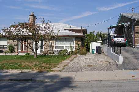 80 East Dr, House semidetached with 3 bedrooms, 2 bathrooms and 3 parking in Toronto ON | Image 2