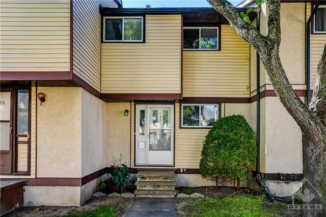 1574 Feather Lane, Townhouse with 3 bedrooms, 2 bathrooms and 1 parking in Ottawa ON | Card Image