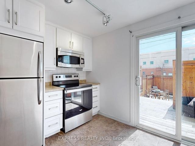 18 - 1666 Queen St E, Townhouse with 3 bedrooms, 1 bathrooms and 1 parking in Toronto ON | Image 7