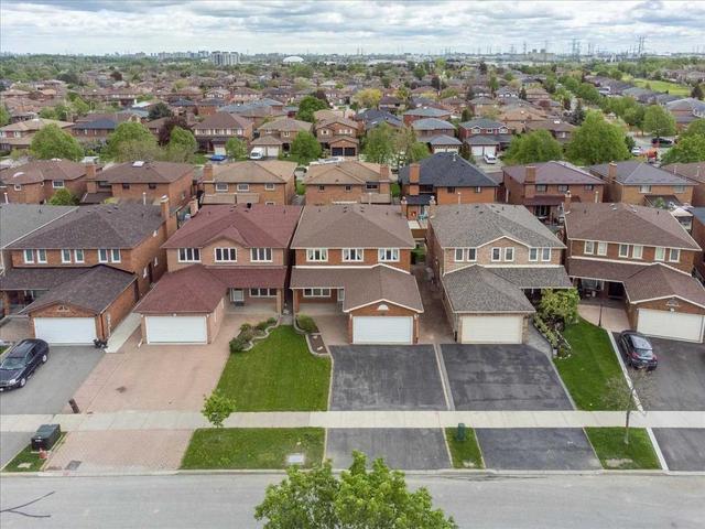 61 Jackman Cres, House detached with 4 bedrooms, 3 bathrooms and 4 parking in Vaughan ON | Image 29