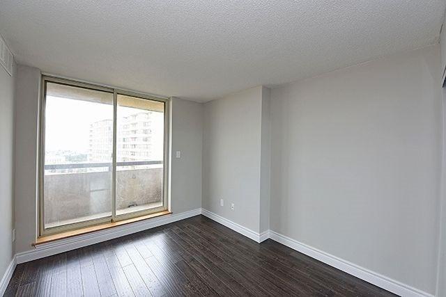 1402 - 30 Malta Ave, Condo with 3 bedrooms, 2 bathrooms and 1 parking in Brampton ON | Image 7