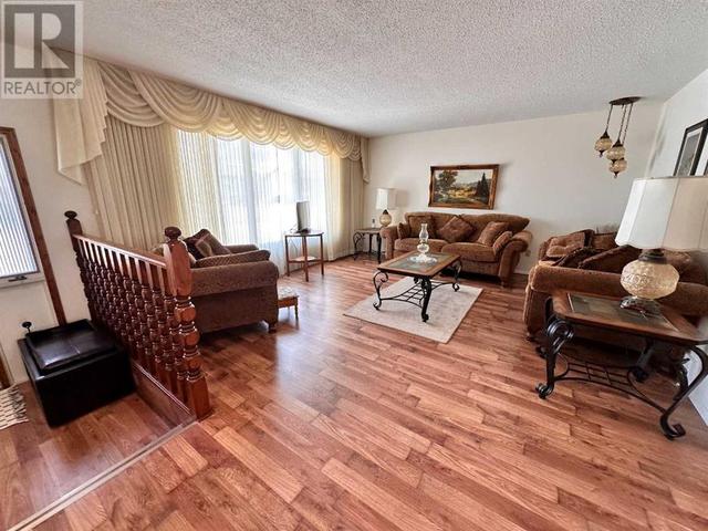 602 19 Street, House detached with 3 bedrooms, 1 bathrooms and 6 parking in Wainwright AB | Image 3