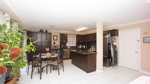 26 Featherstone Ave, House detached with 4 bedrooms, 4 bathrooms and 4 parking in Markham ON | Image 2