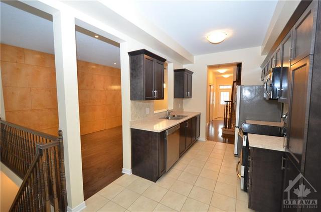 704 Treadway Private, Townhouse with 3 bedrooms, 3 bathrooms and 2 parking in Ottawa ON | Image 8