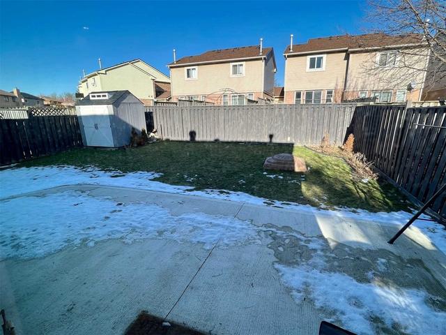 12 Vivians Cres, House detached with 3 bedrooms, 3 bathrooms and 6 parking in Brampton ON | Image 10