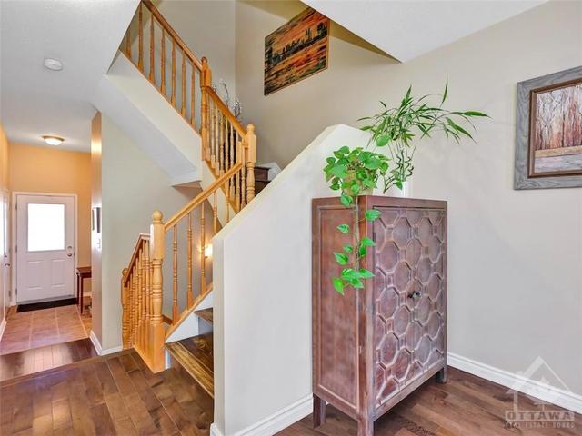 208 Greenridge Street, Townhouse with 3 bedrooms, 3 bathrooms and 3 parking in Ottawa ON | Image 4