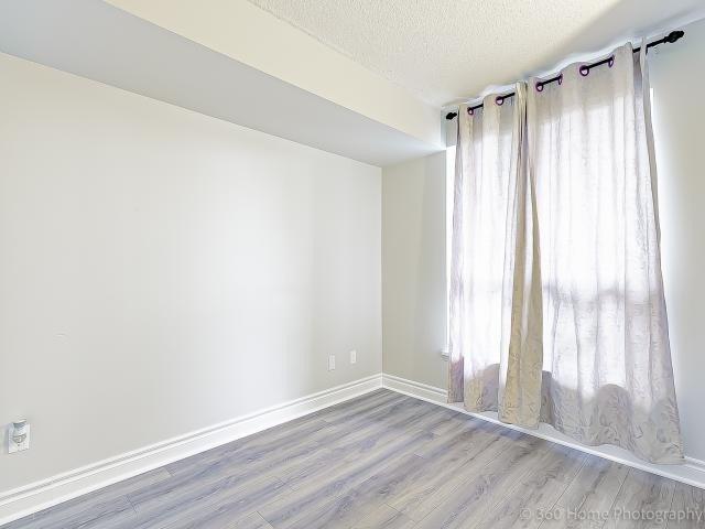 221 - 60 Fairfax Cres, Condo with 2 bedrooms, 1 bathrooms and 1 parking in Toronto ON | Image 3