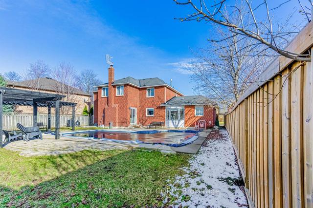 8 Ridelle Crt, House detached with 5 bedrooms, 3 bathrooms and 6 parking in Brampton ON | Image 31