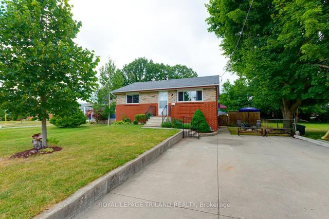 1752 Seeley Dr, House detached with 2 bedrooms, 2 bathrooms and 6 parking in London ON | Image 12