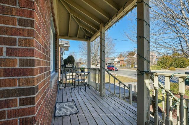 32 Stephen Dr, House detached with 2 bedrooms, 2 bathrooms and 4 parking in Toronto ON | Image 23