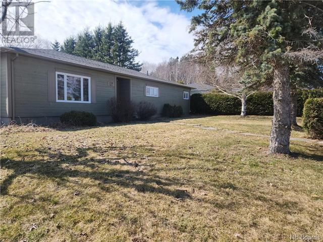 159 High Street, House detached with 4 bedrooms, 1 bathrooms and null parking in Grand Falls NB | Image 2