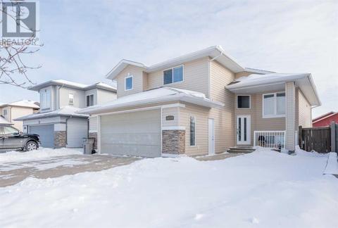 11117 66a Avenue, House detached with 5 bedrooms, 3 bathrooms and 6 parking in Grande Prairie AB | Card Image