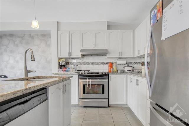 19 Woodson Street, Townhouse with 3 bedrooms, 3 bathrooms and 3 parking in Ottawa ON | Image 10