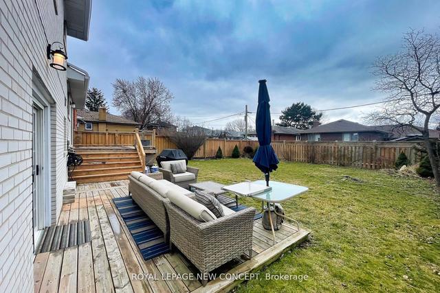 66 Stapleton Dr, House detached with 3 bedrooms, 2 bathrooms and 3 parking in Toronto ON | Image 29