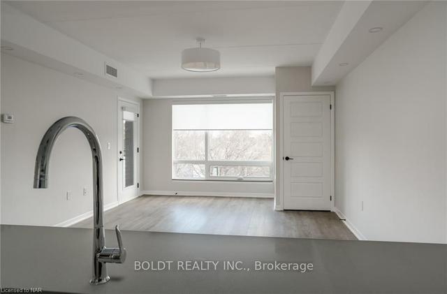407 - 3998 Victoria Ave, Condo with 2 bedrooms, 1 bathrooms and 1 parking in Lincoln ON | Image 3