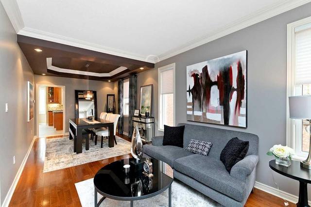 2428 Highmount Cres, House detached with 4 bedrooms, 3 bathrooms and 4 parking in Oakville ON | Image 2