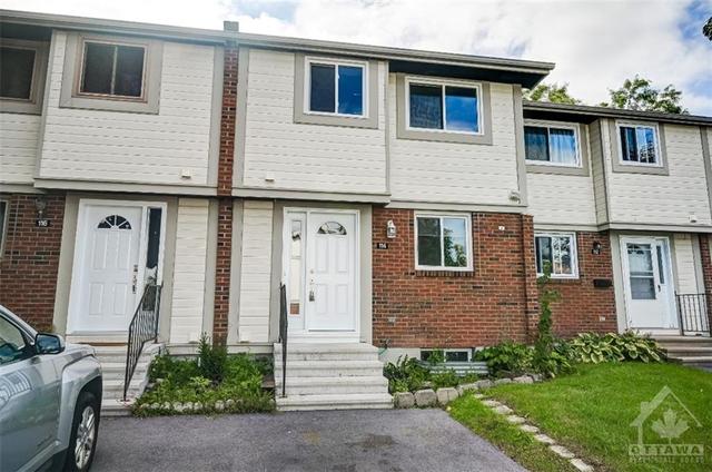 114 Barrow Crescent, Townhouse with 3 bedrooms, 2 bathrooms and 1 parking in Ottawa ON | Image 2