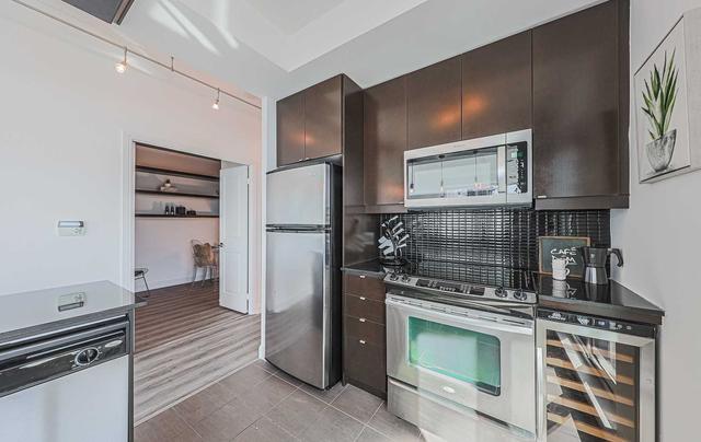 3002 - 1 Scott St, Condo with 2 bedrooms, 2 bathrooms and 1 parking in Toronto ON | Image 2
