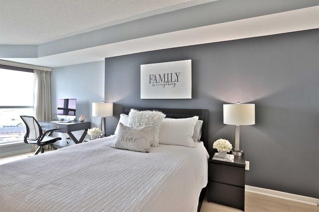 1710 - 208 Queens Quay W, Condo with 1 bedrooms, 2 bathrooms and 1 parking in Toronto ON | Image 13
